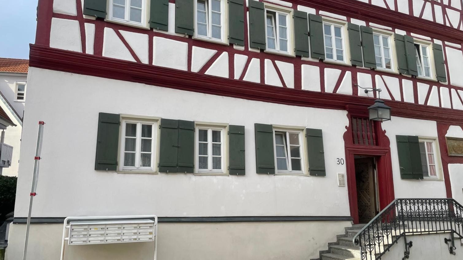 Gemütliche 3 Zimmer Wohnung im denkmalgeschützten MFH mit Blick auf den Hohenneuffen